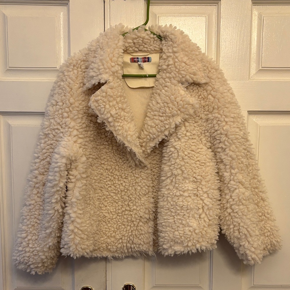 Urban Outfitters Women’s Fleece Teddy Jacket, S. Ivory. NWOT.